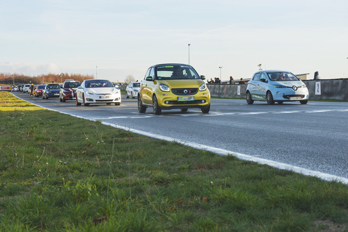 24-Stunden-Rennen für Elektroautos in der Motorsport-Arena in Oschersleben: Startaufstellung.
