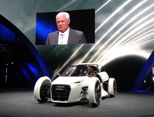 Audi Urban Concept: Audi-Entwicklungsvorstand Michael Dick bei der Präsentation.