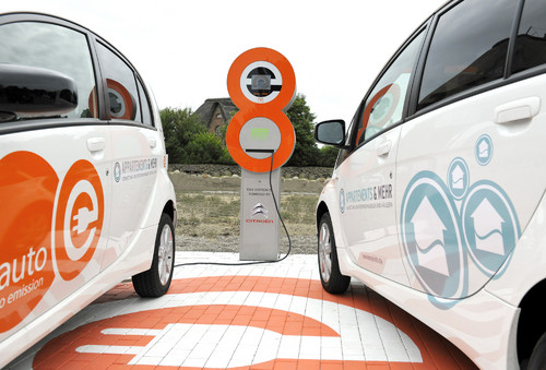 Citroën hat auf Sylt sieben C-Zero und zwei Berlingo Electric an regionale Kunden übergeben und die Patenschaft für zwei Ladesäulen übernommen.
