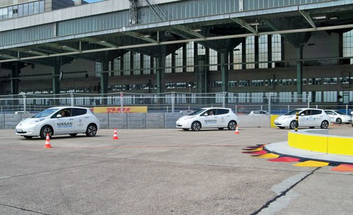 Elektroauto-Corso auf dem Tempelhofer Feld.