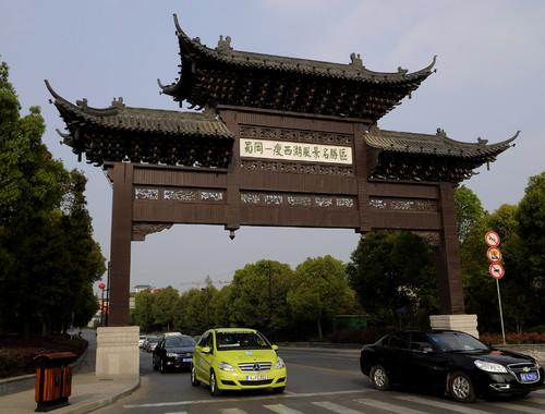 F-Cell World Drive beim Start in Shanghai für die Etappe nach Peking.