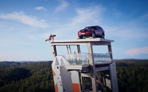 Ford-Aktion: Explorer Plug-in-Hybrid auf dem höchsten Kletterturm der Welt. Gewinner Leo Ketil Bøe klettert am schnellsten.
