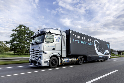Legte mit 80 Kilo Flüssigwasserstoff über 1000 Kilometer zurück: Mercedes-Benz GenH2 Truck.
