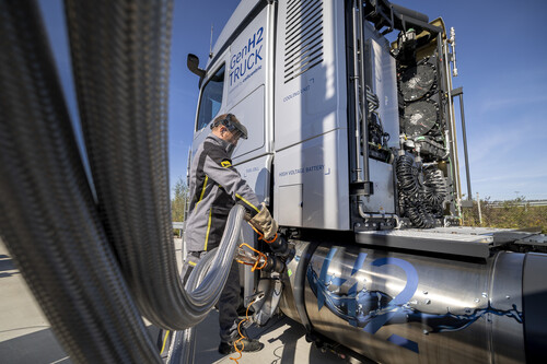 Legte mit 80 Kilo Flüssigwasserstoff über 1000 Kilometer zurück: Mercedes-Benz GenH2 Truck.