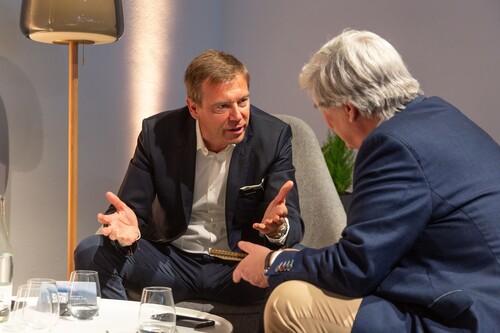Lexus-Europachef Pascal Ruch im Gespräch mit Walther Wuttke.