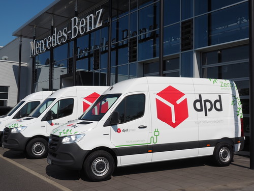 Mercedes-Benz e-Sprinter wurden an den Transportdienstleister DPD übergeben.