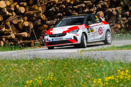Opel und ADAC verlängern Partnerschaft im elektrischen Rallyesport.
