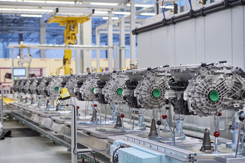 Produktion hochintegrierter E-Antriebe im BMW-Werk Dingolfing.