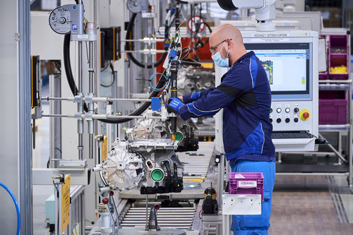 Produktion hochintegrierter E-Antriebe im BMW-Werk Dingolfing.