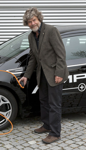 Reinhold Messner ist begeisterter Besitzer eines Opel Ampera.