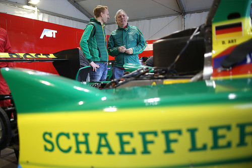 Schaeffler-Technikvorstand Prof. Peter Gutzmer (r.) und Dr. Simon Opel. 