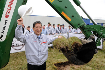 Toshiyuki Shiga, COO der Nissan Motor Co., legte den Grundstein für den Bau des ersten europäischen Produktionswerks für Lithiumionen-Batterien am englischen Standort Sunderland.
	 