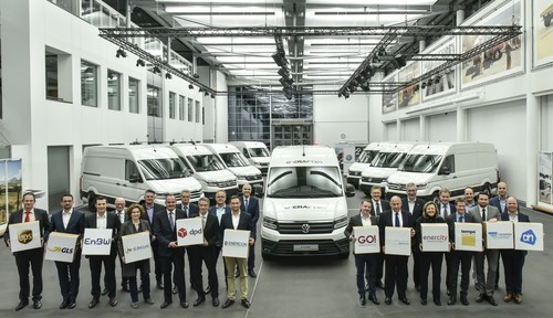 Volkswagen hat am Nutzfahrzeugsitz in Hannover die ersten E-Crafter an internationale Großkunden übergeben. 